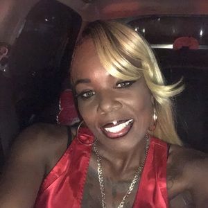 Meet your Posher, Mikinique